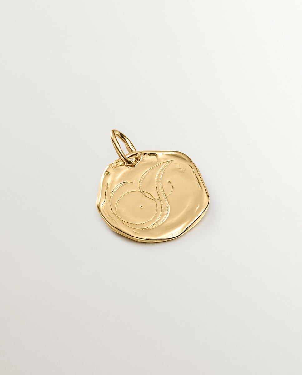 Imagen 0 de Charm artesanal de plata 925 bañada en oro amarillo de 18k con inicial j Oro