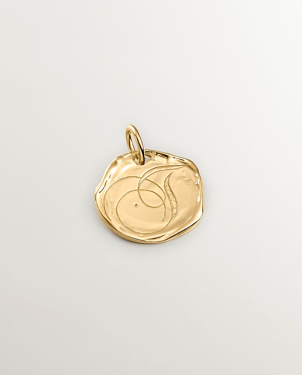 Charm artesanal de plata 925 bañada en amarillo de 18k con inicial t - Aristocrazy - Oro Oro-1