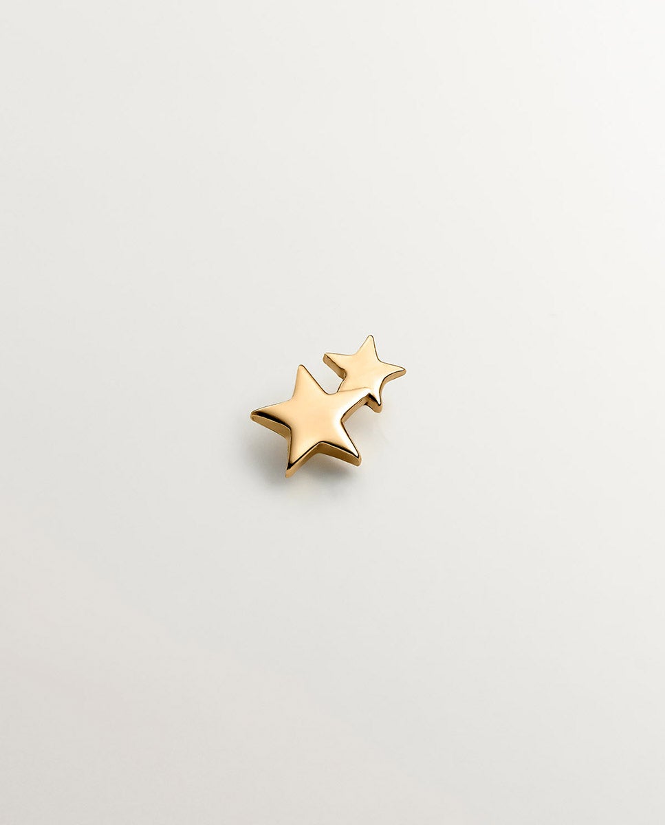 Imagen 0 de Pendiente individual pequeño de plata 925 bañada en oro amarillo de 18k con estrellas Oro