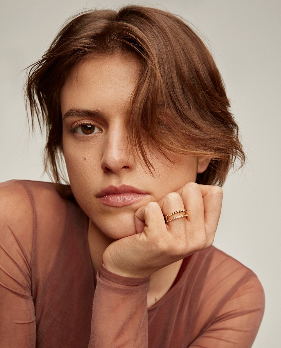 Anillo doble de plata 925 bañada en oro amarillo de 18K con relieve y topacios blancos Blanco Aristocrazy Blanco-2