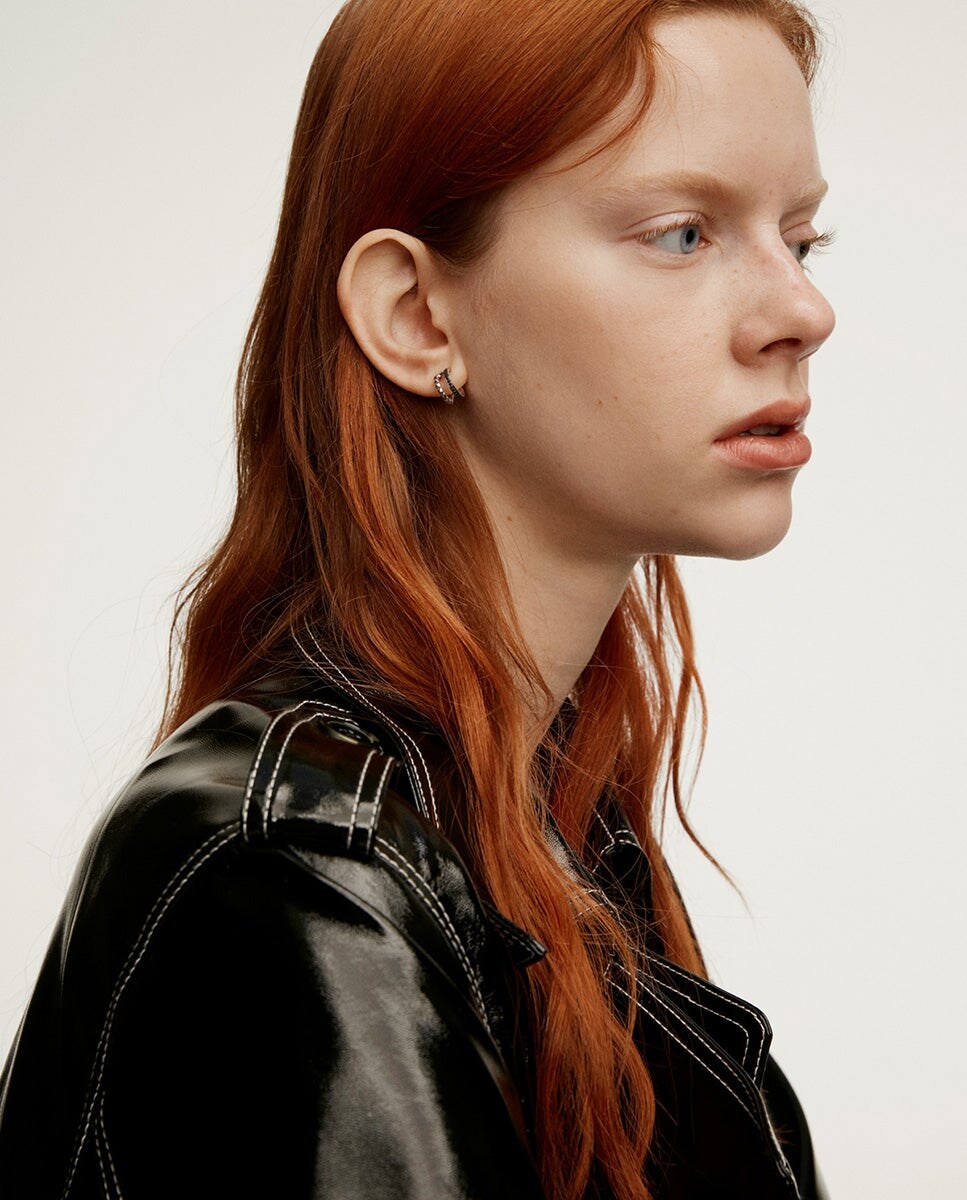 Pendientes pequeños de aro doble de plata 925 con relieve y espinelas negras Negro-3