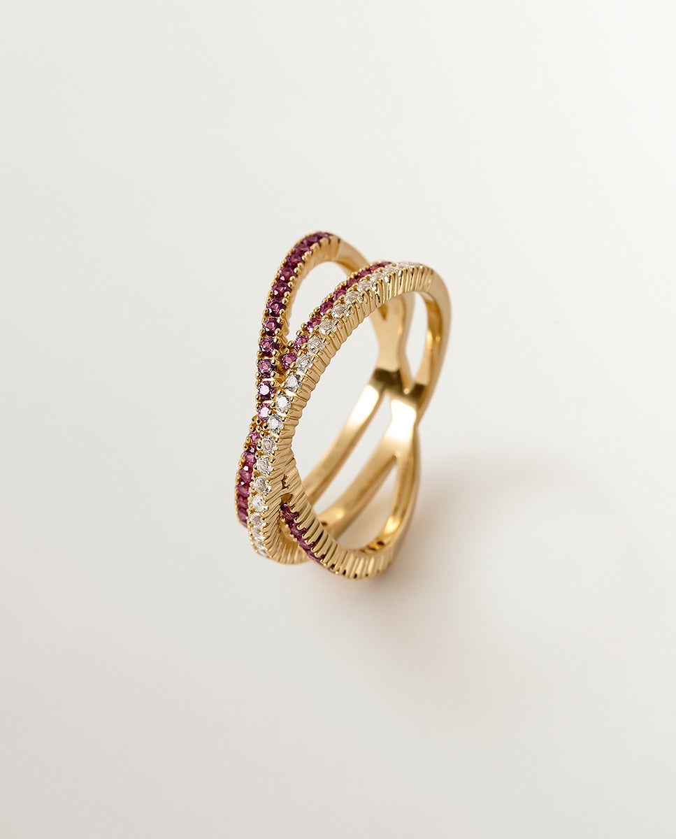 Anillo triple cruzado de plata 925 bañada en oro amarillo de 18k con topacios blancos y rodolitas moradas