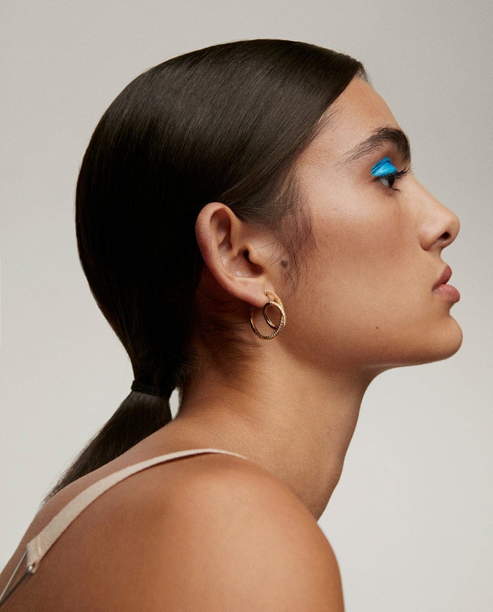 Pendientes doble aro de plata bañada en oro amarillo de 18K con tsavoritas y zafiros multicolor Multicolor-4