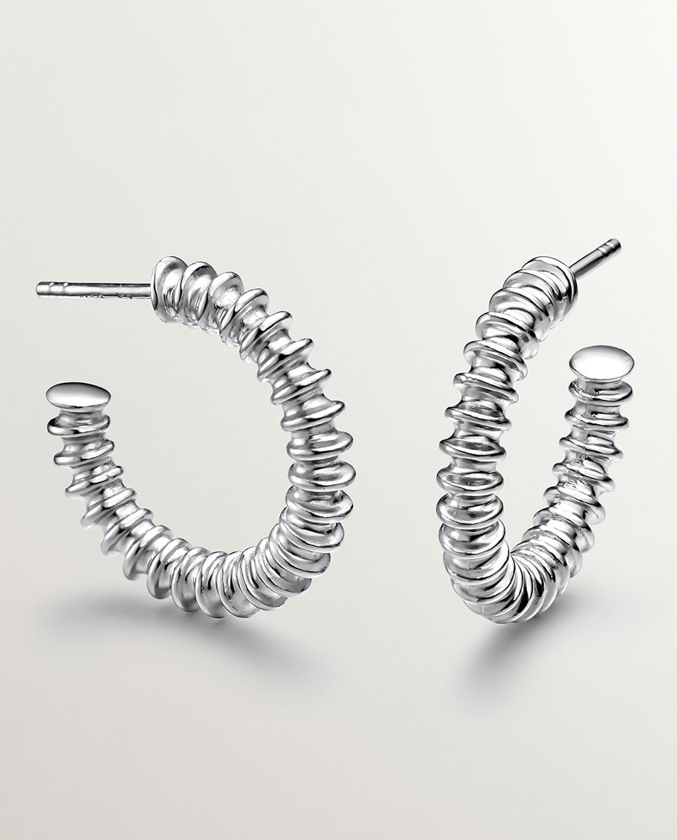 Pendientes de aro medianos de plata 925 con acabado en relieve