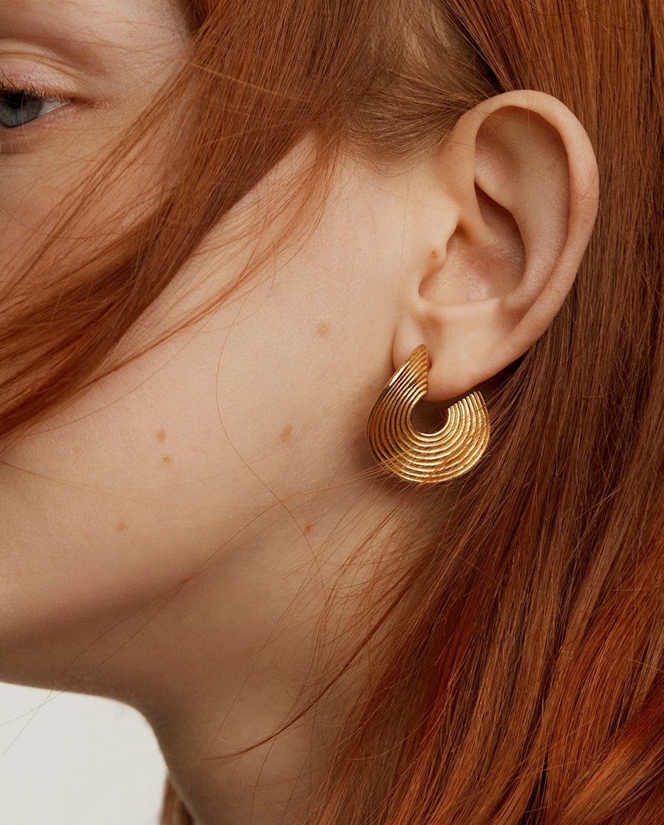 Pendientes de aro medianos de plata 925 bañada en amarillo de 18k con relieve y forma irregular - Aristocrazy - Oro Oro-2