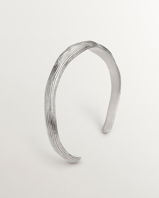 Imagen 0 de Pulsera de plata con relieve y forma irregular