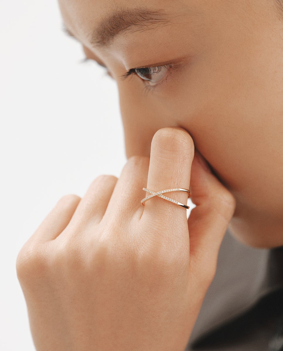 Anillo cruzado de oro amarillo de 18k con diamantes en talla brillante - Aristocrazy - Dorado Dorado-1