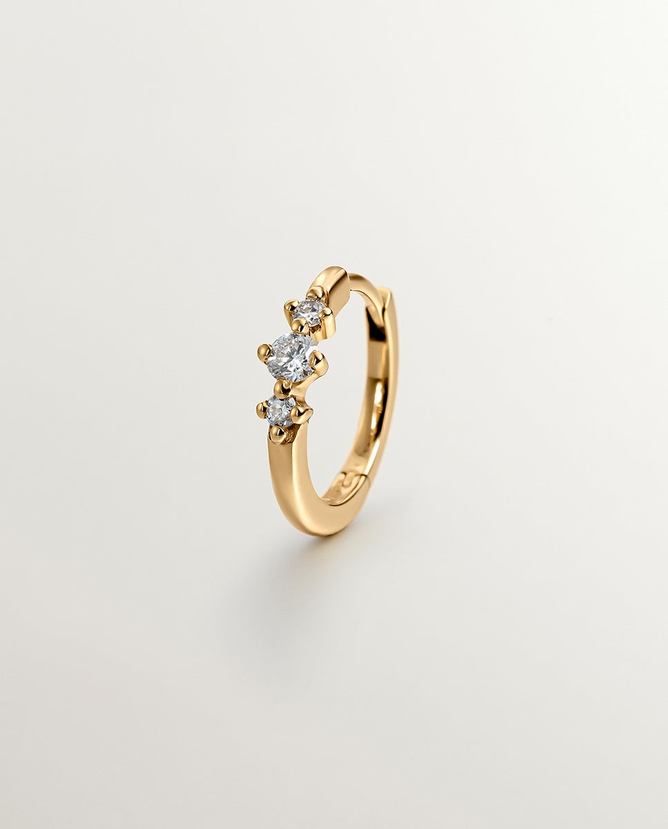 Pendiente individual pequeño de aro de oro amarillo de 18k con triple diamante - Aristocrazy - Blanco Blanco-2