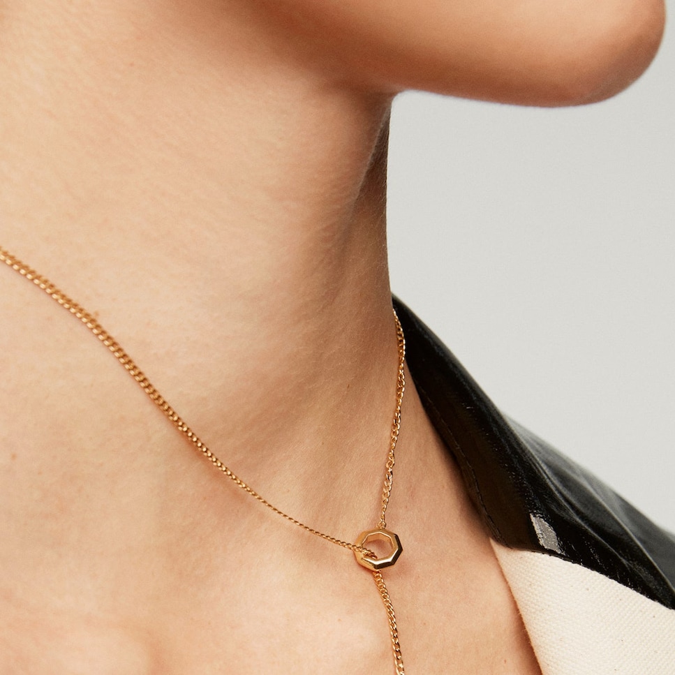 Collar de plata bañada en oro amarillo de 18K de eslabones rolo con cierre frontal geométrico Amarillo-2