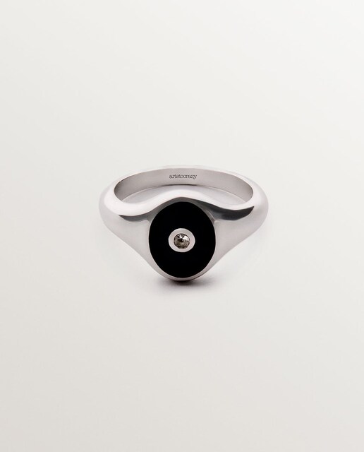 Imagen 0 de Anillo estilo sello de plata 925 rodiada con ónix negro y cuarzo blanco en talla brillante