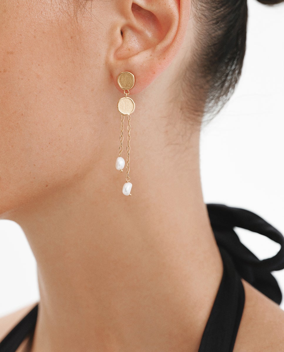 Imagen 0 de Pendientes largos de plata 925 bañada en oro de 18k con perlas colgantes Blanco