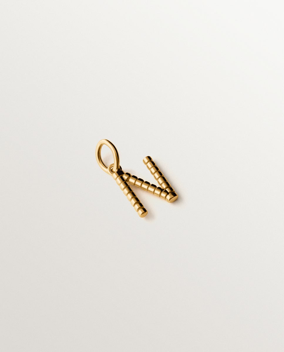 Charm de plata 925 bañada en amarillo de 18k con letra n y motivos de esferas - Aristocrazy - Oro Oro-1