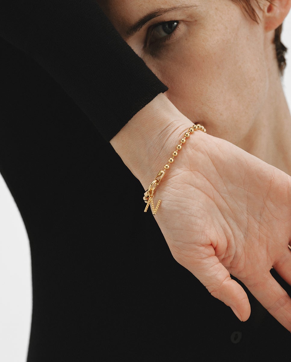 Charm de plata 925 bañada en amarillo de 18k con letra n y motivos de esferas - Aristocrazy - Oro Oro-4
