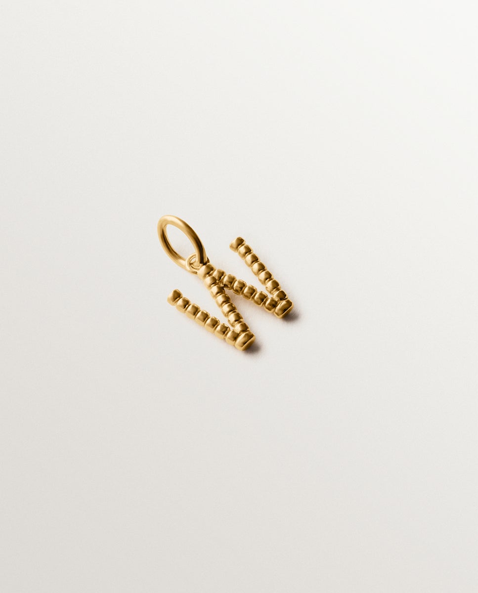 Charm de plata 925 bañada en amarillo de 18k con letra w y motivos de esferas - Aristocrazy - Oro Oro-1