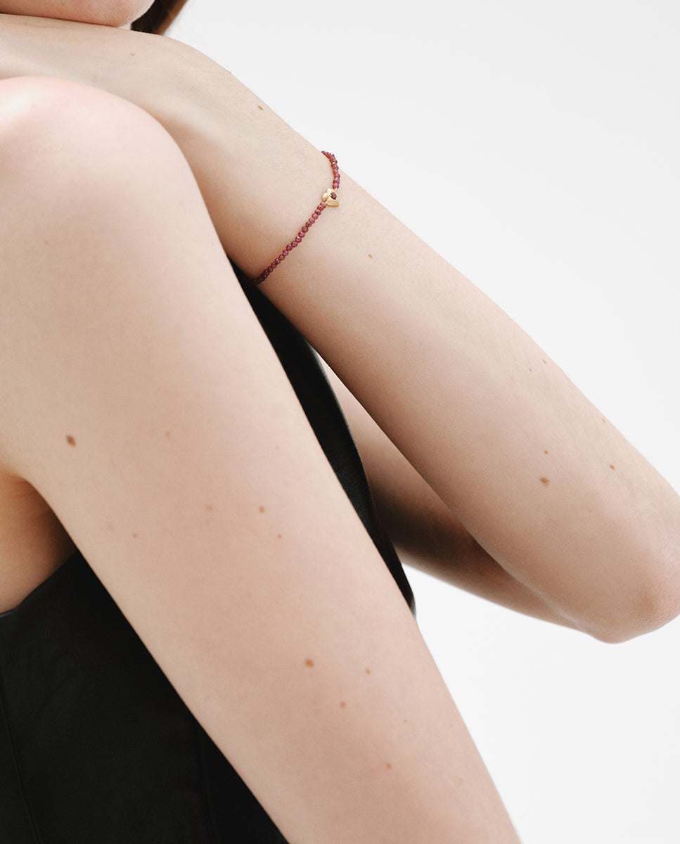 Pulsera de plata bañada en oro amarillo de 18k con cuentas de granates y forma de corazón - Aristocrazy - Granate Granate-4