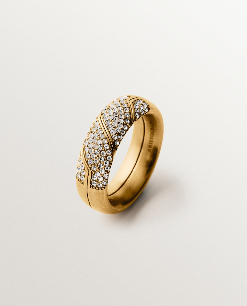 Anillo gimmel bañado en oro amarillo con pavé de cristales