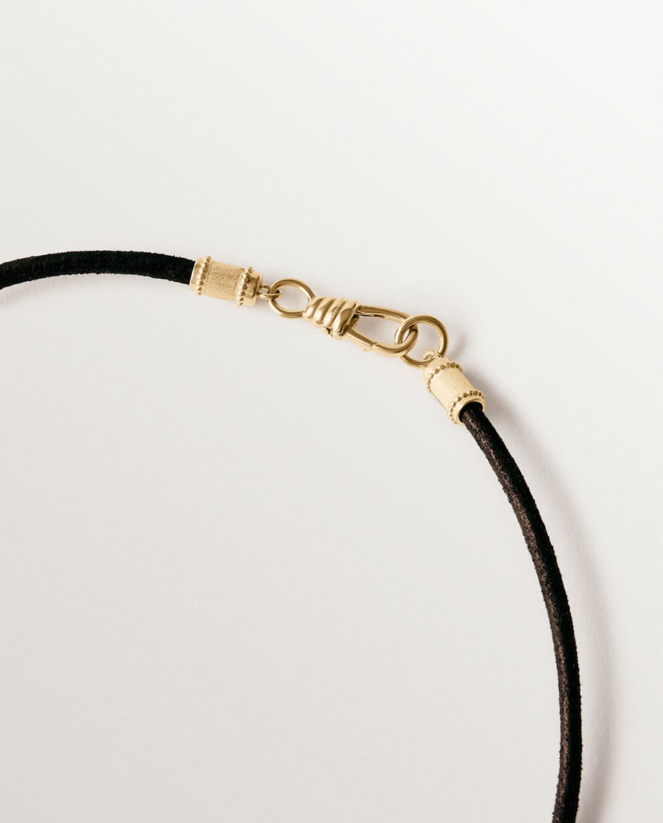 Cordel liso de cuero negro con acabados en plata 925 bañada en oro amarillo de 18k - Aristocrazy - Dorado Dorado-3