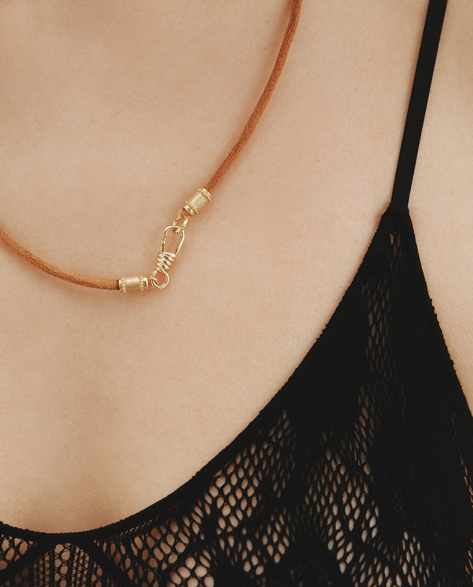 Cordel liso de cuero marrón con acabados en plata 925 bañada en oro amarillo de 18k - Aristocrazy - Dorado Dorado-2
