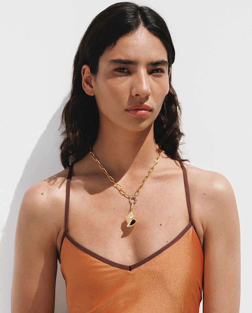 Charm bañado en oro amarillo con cristales y forma de concha - Aristocrazy - Dorado Dorado-2