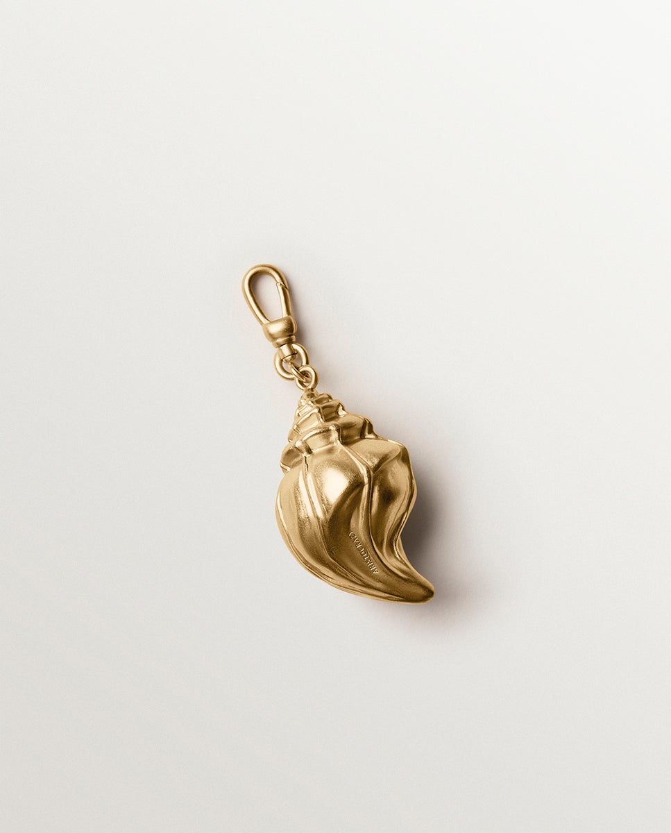 Charm bañado en oro amarillo con cristales y forma de concha - Aristocrazy - Dorado Dorado-3