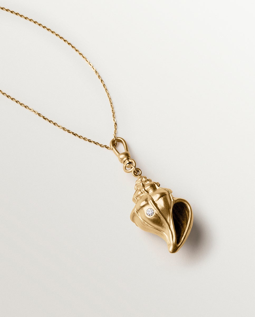 Charm bañado en oro amarillo con cristales y forma de concha - Aristocrazy - Dorado Dorado-4