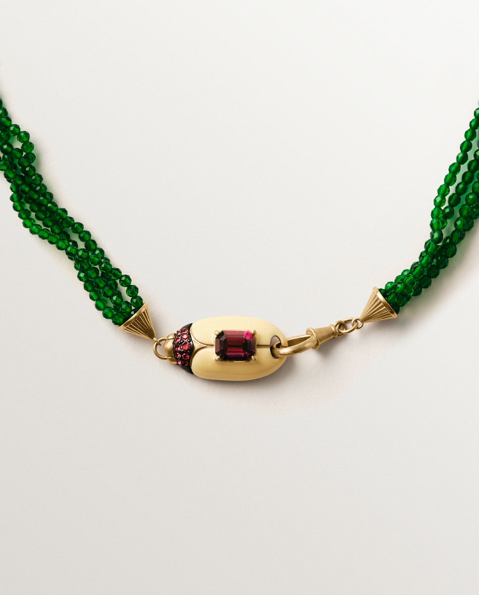 Collar bañado en oro amarillo con cuentas de cristales verdes y forma de escarabajo con cristales rojos - Aristocrazy - Dorado Dorado-3