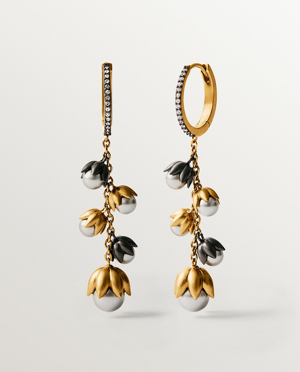 Pendientes bicolor bañados en oro amarillo con acabado gunmetal, perlas grises, cristales y forma de flor - Aristocrazy - Dorado Dorado-3
