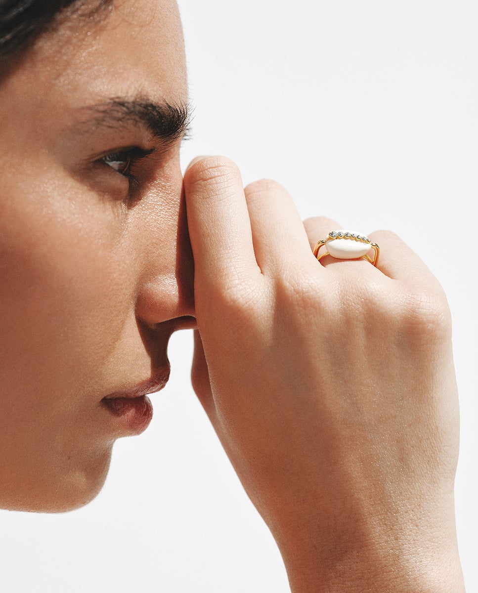 Anillo de plata 925 bañada en oro amarillo de 18K con concha blanca y cristales - Aristocrazy - Cristal Cristal-4