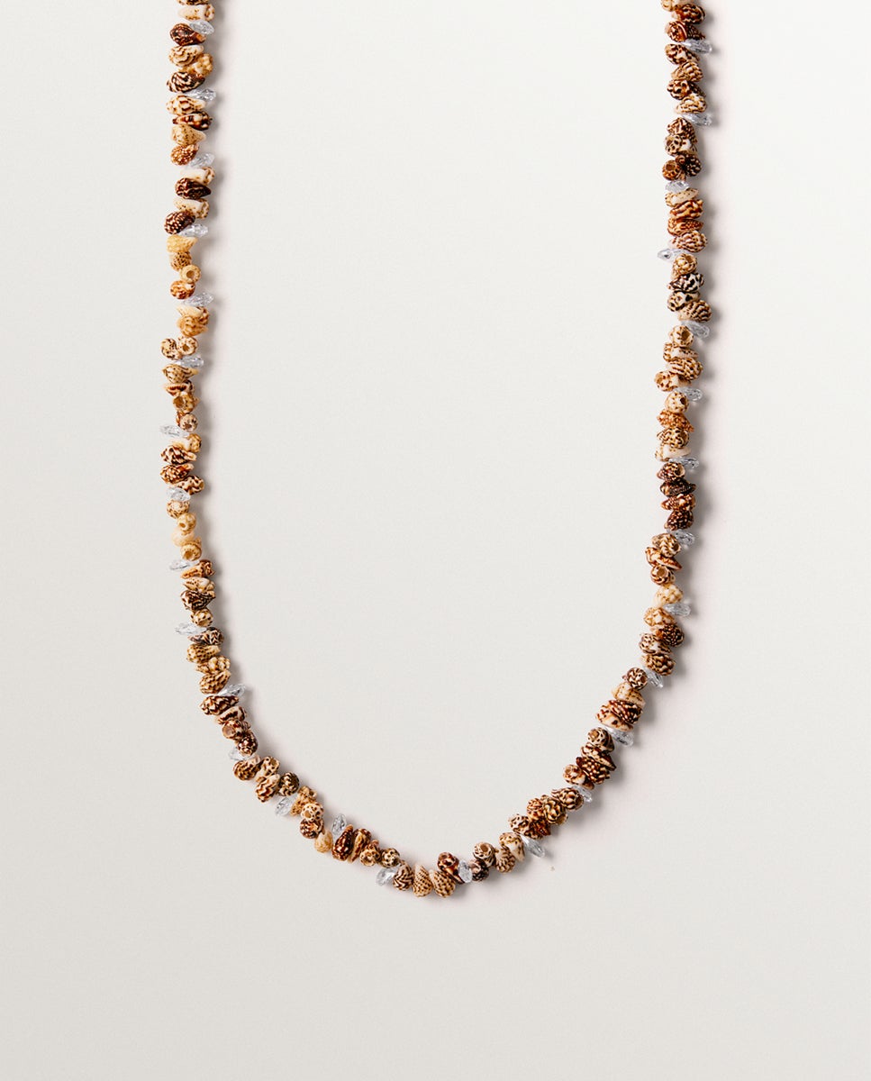 Imagen 0 de Collar de plata 925 bañada en oro amarillo de 18k con conchas marrones y cristales Cristal