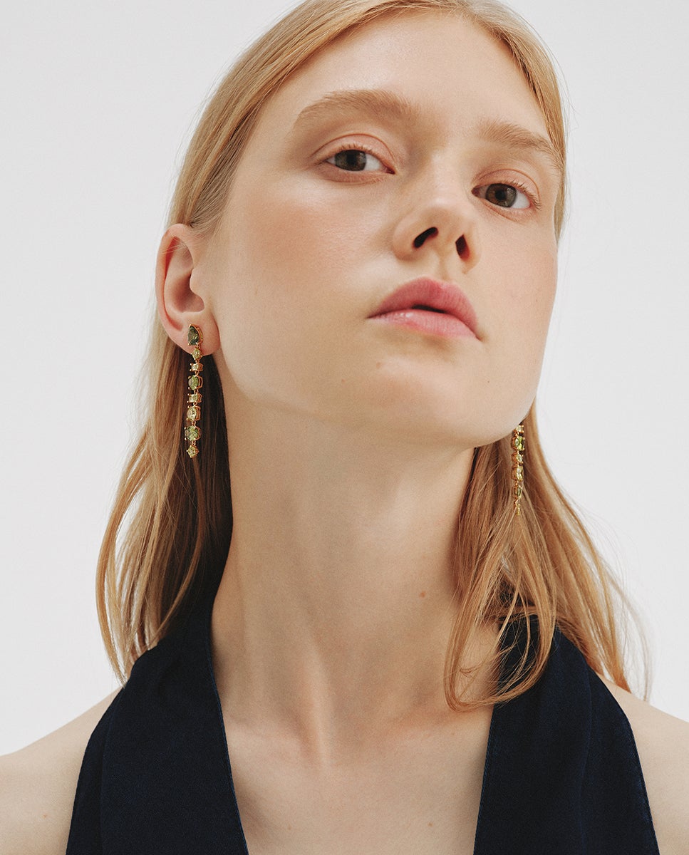 Pendientes largos bañados en oro amarillo con cristales verdes - Aristocrazy - Dorado Dorado-4
