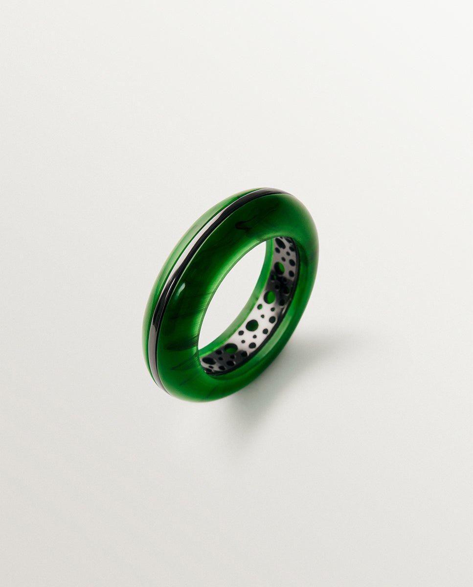 Anillo grueso con resina verde y efecto gunmetal - Aristocrazy - Plateado Plateado-1