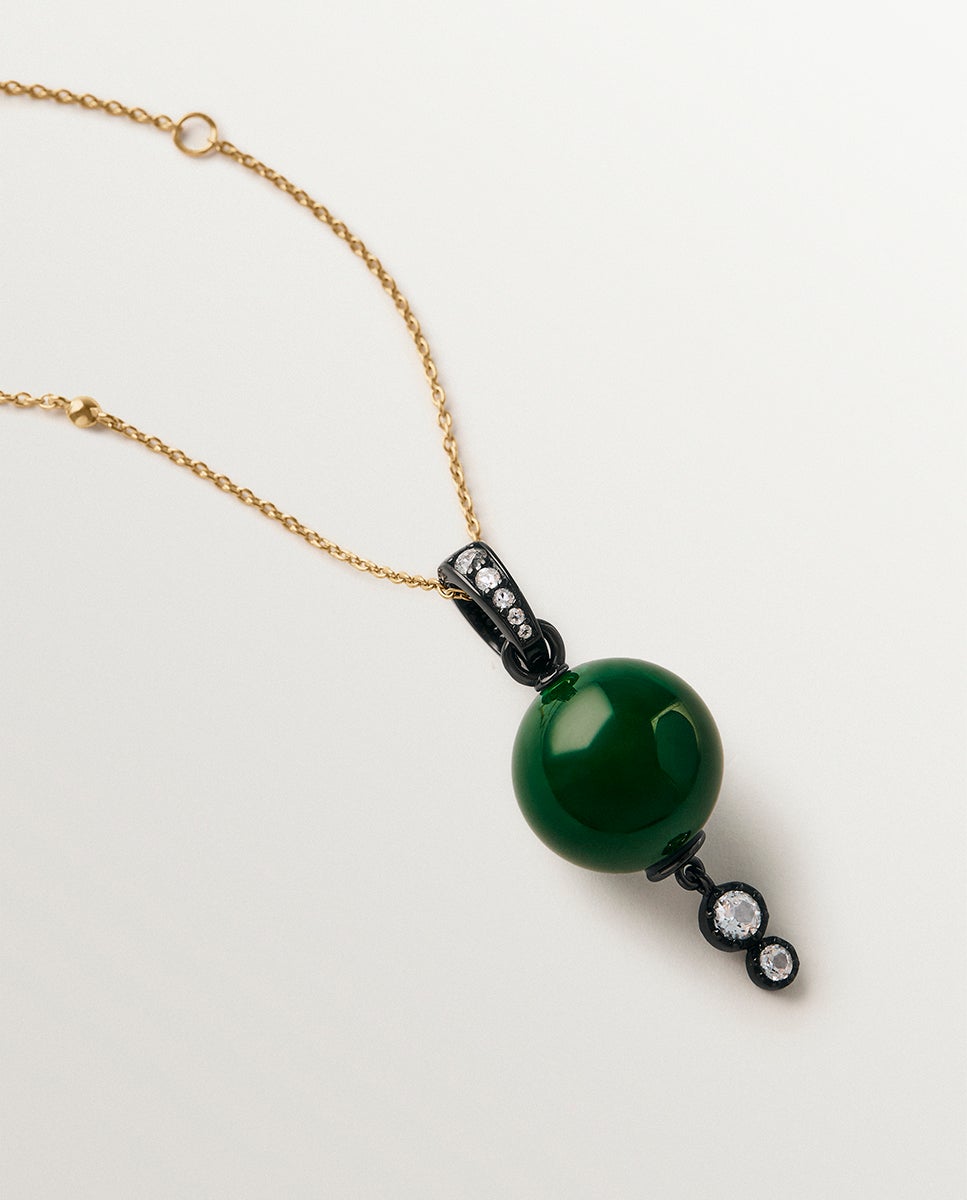 Charm con acabado gunmetal con resina verde, cristales y motivo de esfera - Aristocrazy - Plateado Plateado-2
