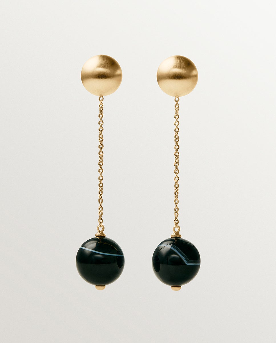Pendientes largos bañados en oro de 18k con efecto cepillado, ágata negra y motivo de esferas - Aristocrazy - Negro Negro-3