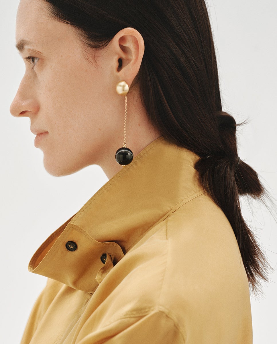 Pendientes largos bañados en oro de 18k con efecto cepillado, ágata negra y motivo de esferas - Aristocrazy - Negro Negro-4