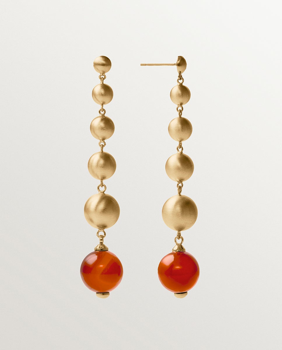 Pendientes largos bañados en oro de 18k con efecto cepillado, ágata roja y motivos de esferas - Aristocrazy - Rojo Rojo-3