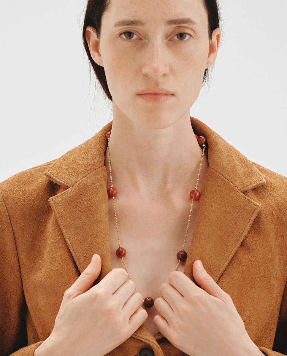 Collar bañado en oro de 18k con efecto cepillado, ágata roja y motivo de esferas - Aristocrazy - Rojo Rojo-4