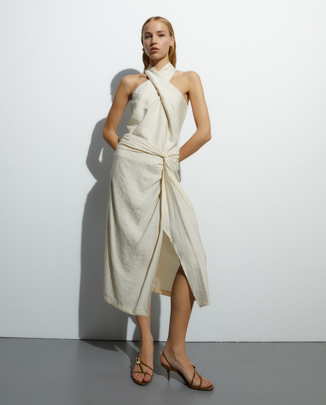 Andam - Top de mujer cuello halter.