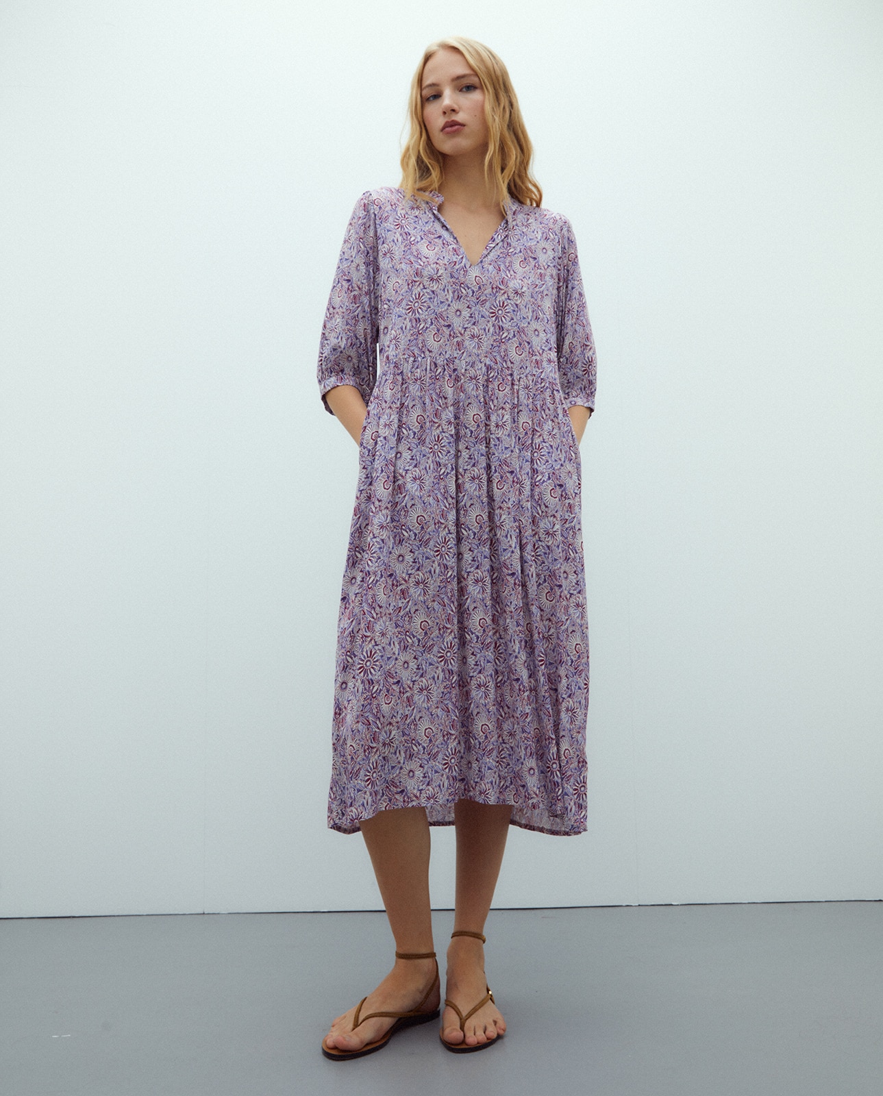 Imagen 0 de Vestido midi estampado cuello pico manga francesa