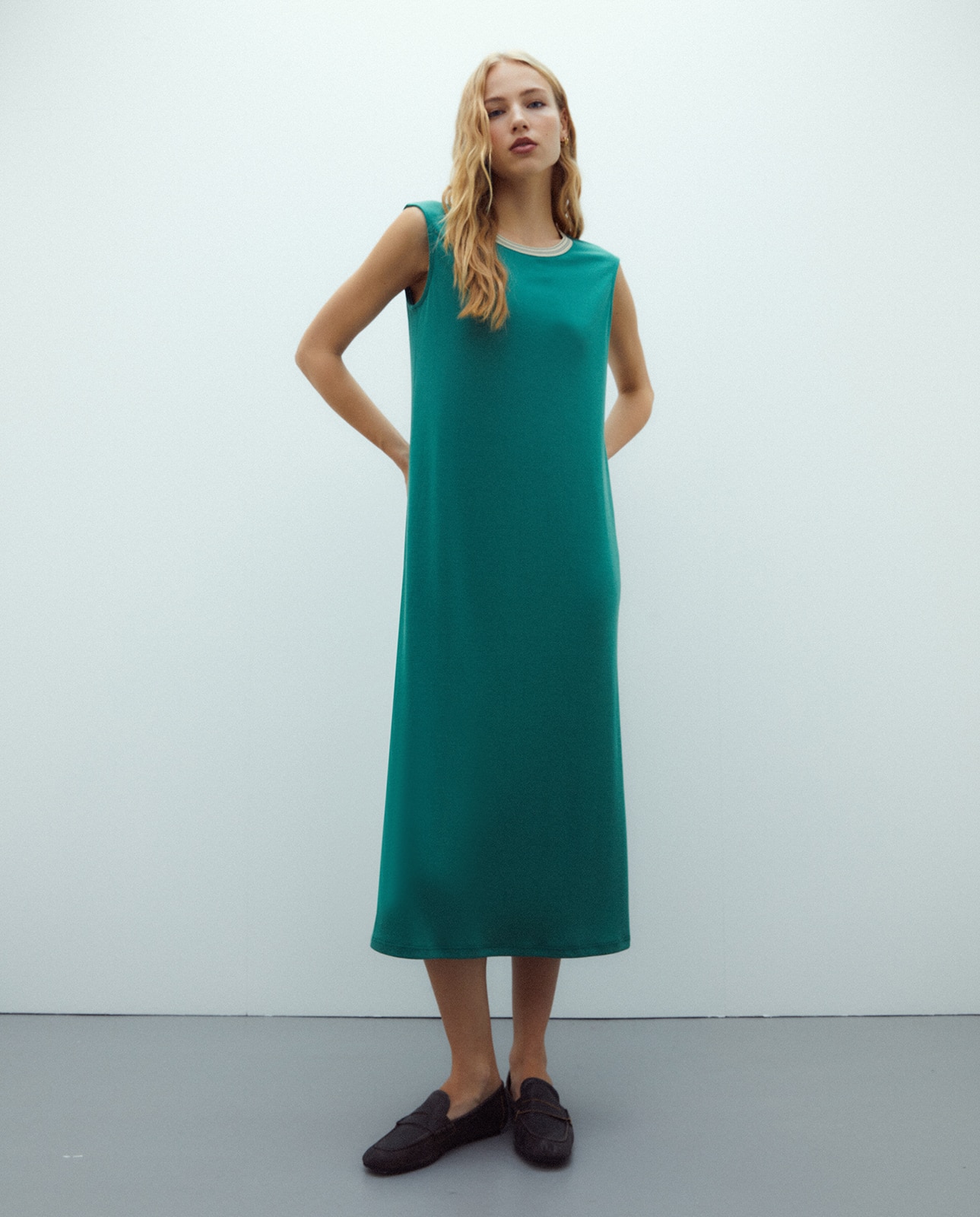 Andam - Vestido largo punto canalé modal cuello redondo.