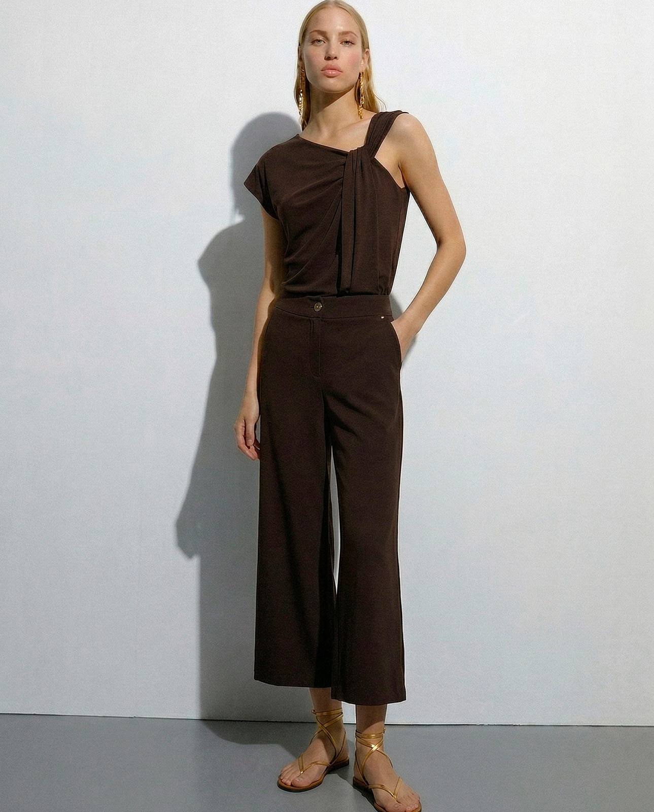 Andam - Camiseta de mujer asimétrica.