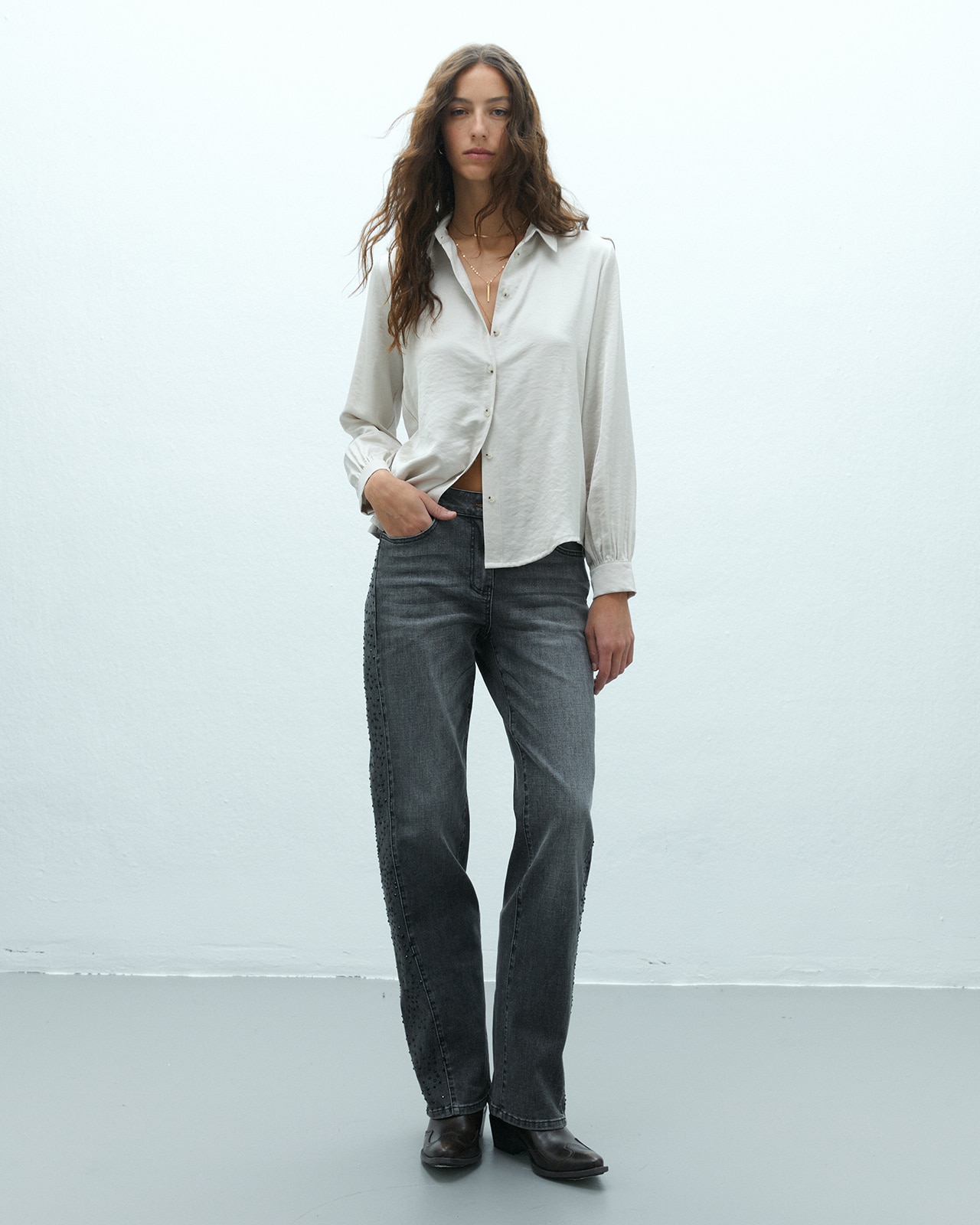 Camisa de mujer satinada cuello camisero manga larga - Andam - Crudo Crudo-1