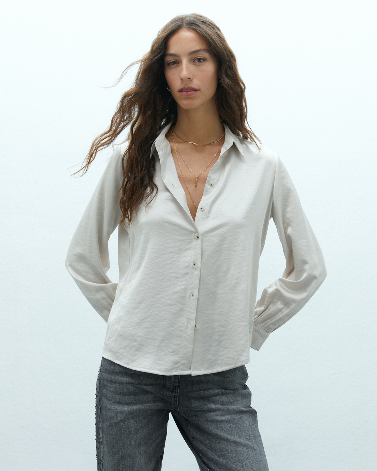 Camisa de mujer satinada cuello camisero manga larga - Andam - Crudo Crudo-2