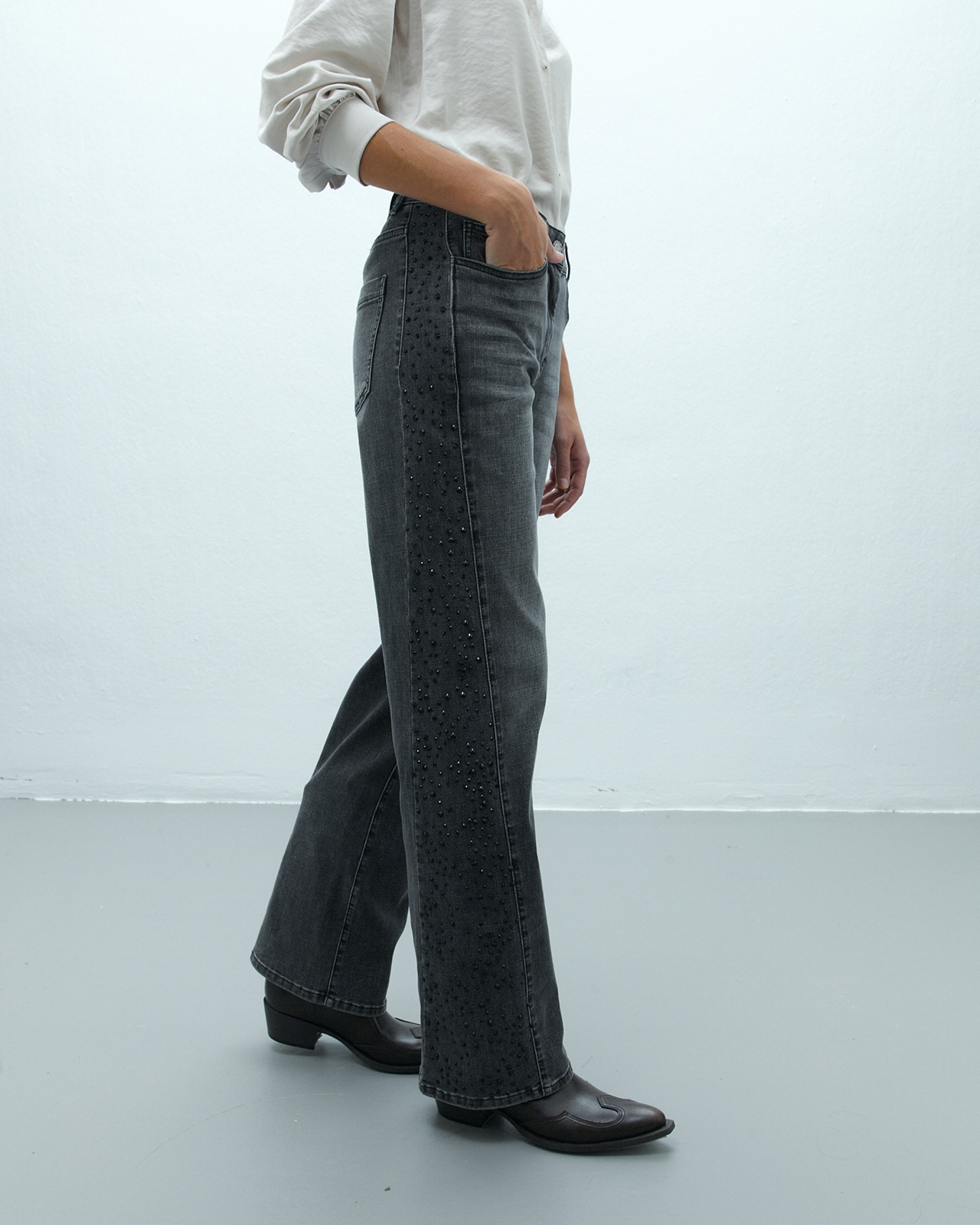 Vaquero ancho de mujer elástico con strass lateral - Andam - Gris Gris-4