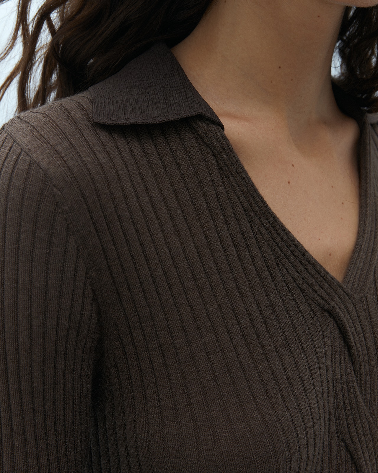 Polo de mujer en punto canalé cuello forma pico - Andam - Marrón Marrón-5