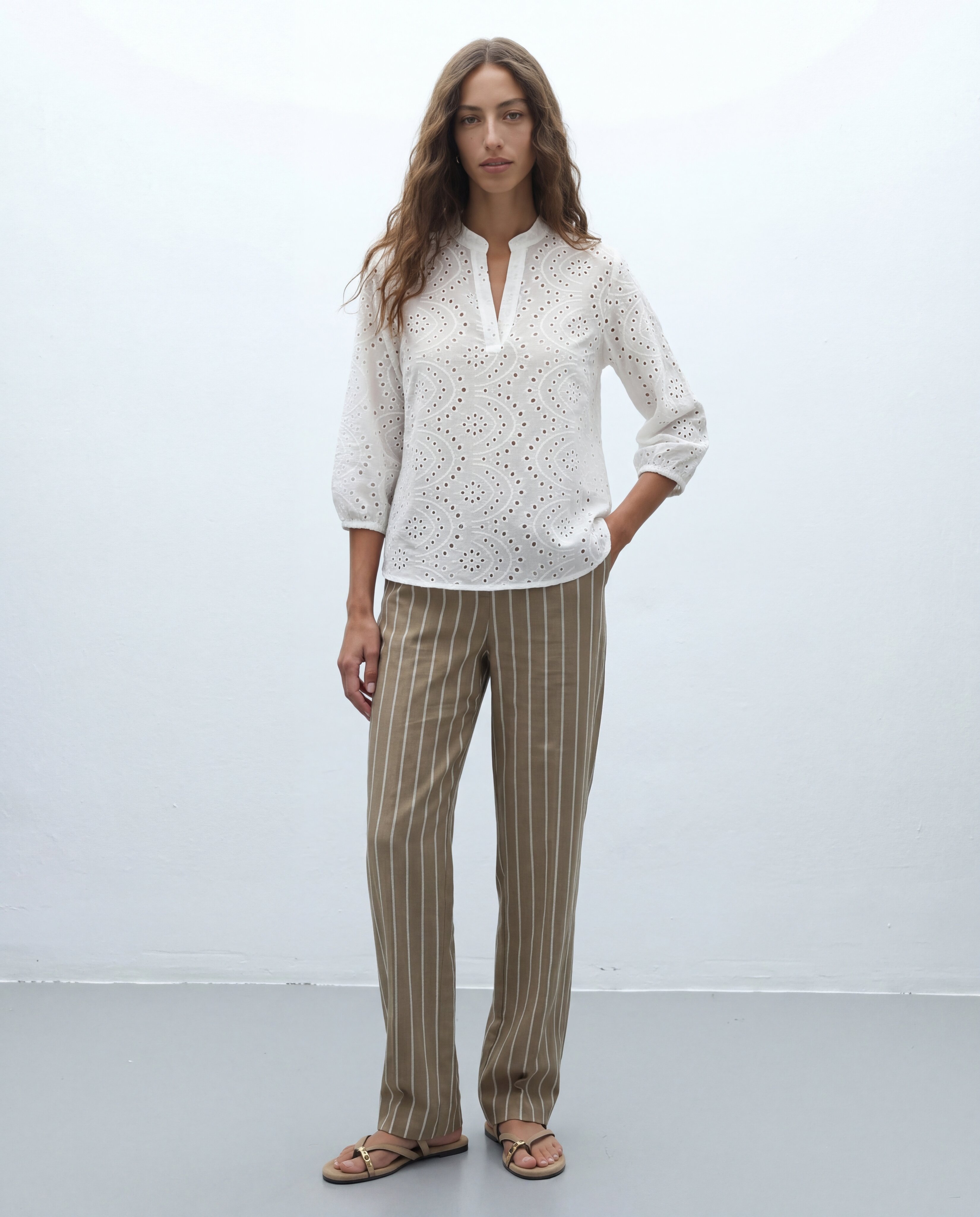 Imagen 0 de Blusa de mujer bordado suizo manga francesa Crudo