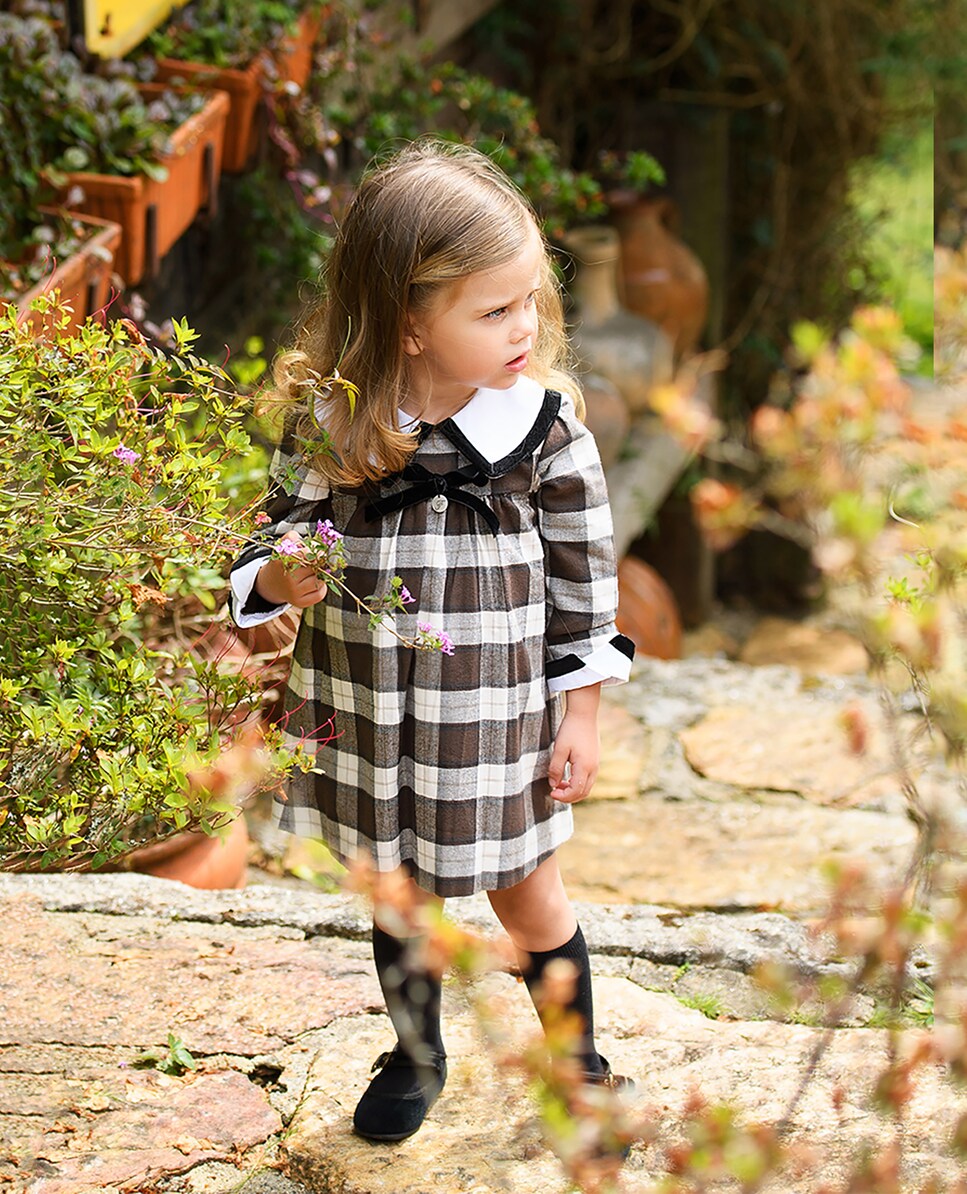 Vestido de bebé niña en tela de cuadros de algodón orgánico