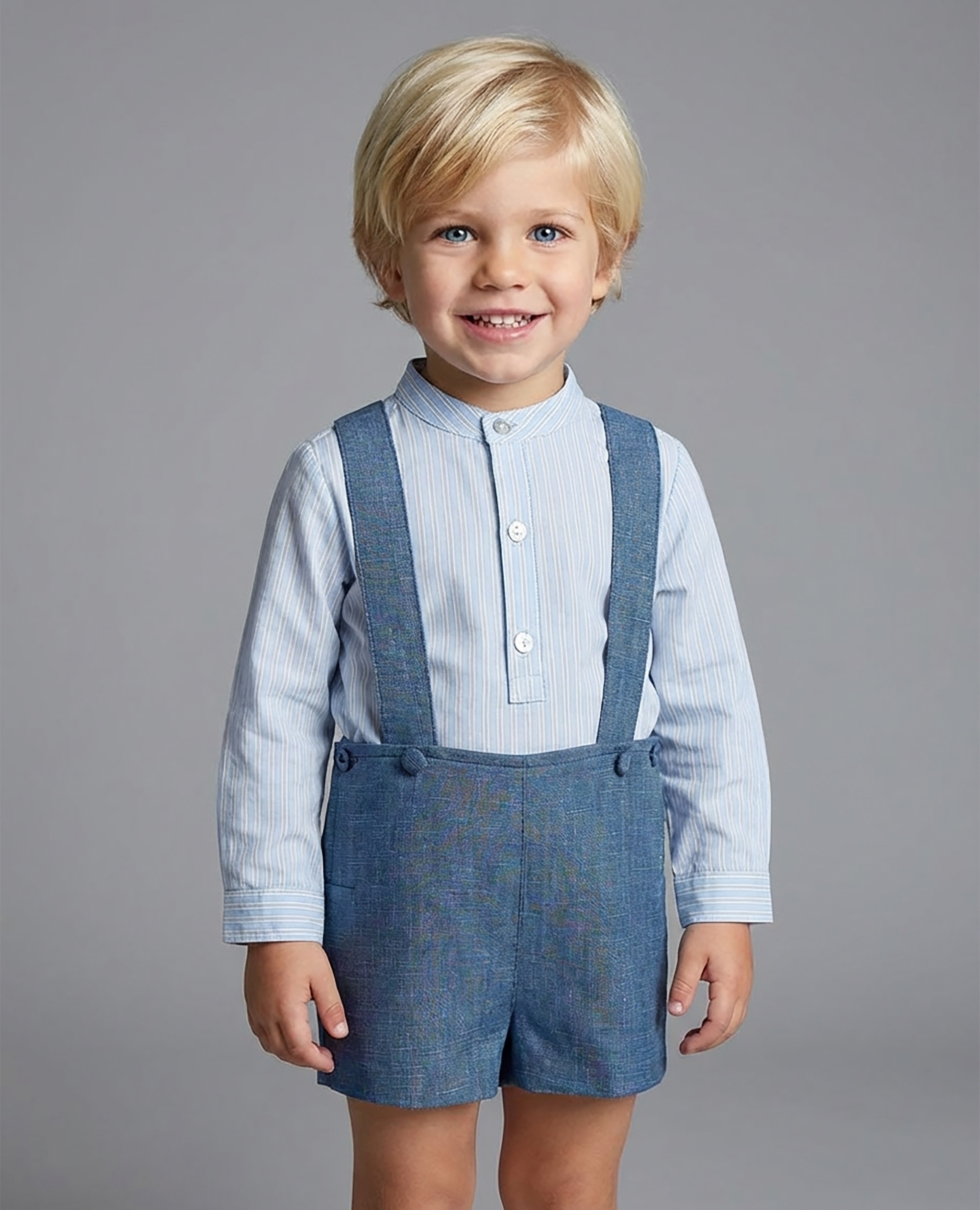Imagen 0 de Conjunto de bebé niño camisa mao y pantalón corto de tirantes Azul / Blanco