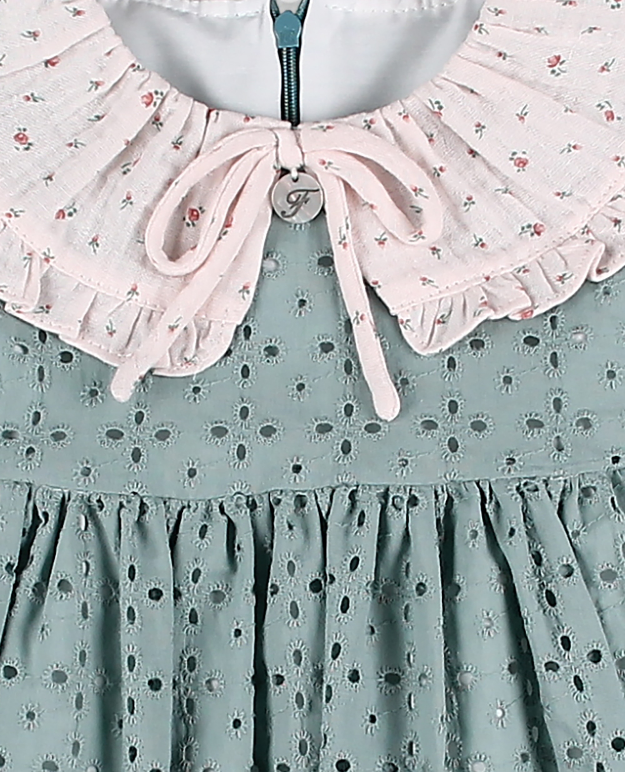 Vestido en tejido bordado de niña de algodón orgánico con cuello bámbula - Foque - Verde claro Verde claro-4