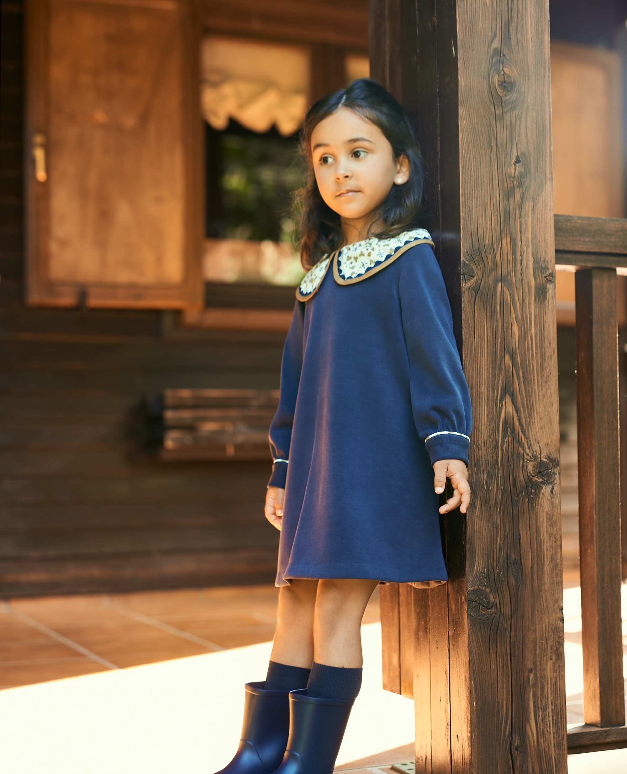 Imagen 1 de Vestido niña liso con manga larga y cuello floral a contraste Azul marino