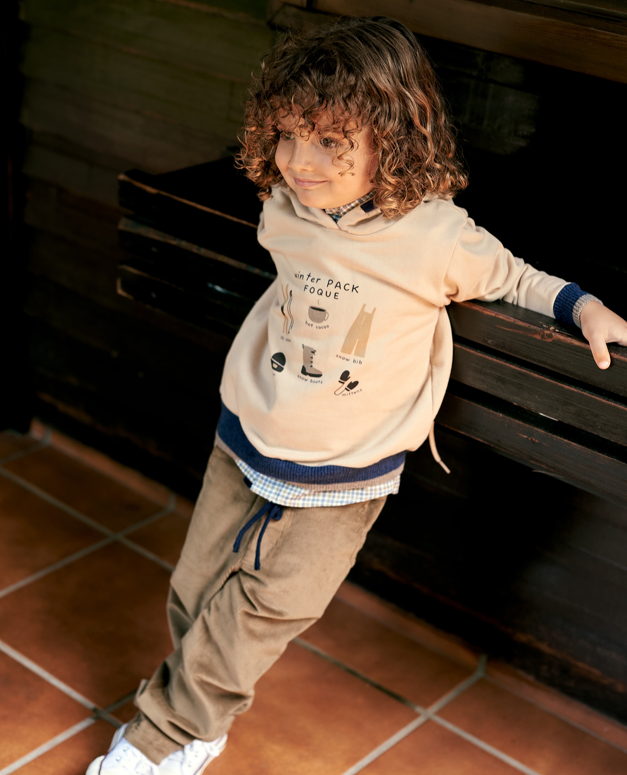 Imagen 1 de Sudadera  niño con capucha y dibuja set de esquí Marrón piedra
